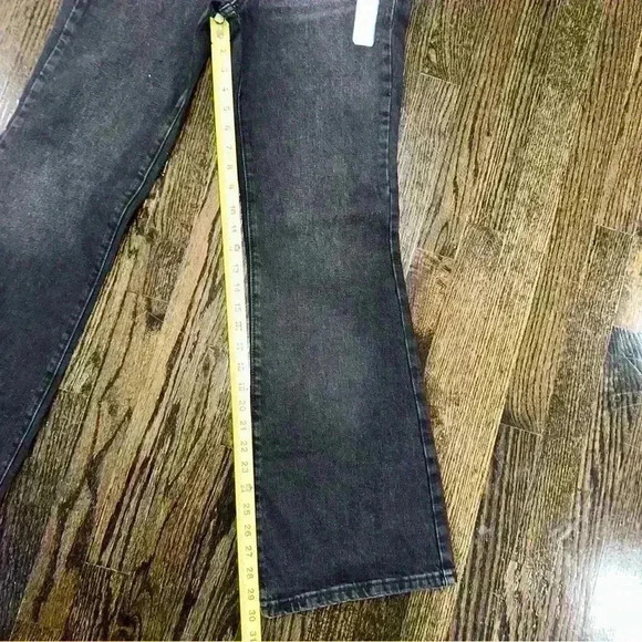 Universal thread High rise flare black jeans. Size 2. Fitted hip. Flared leg. - Picture 5 of 9